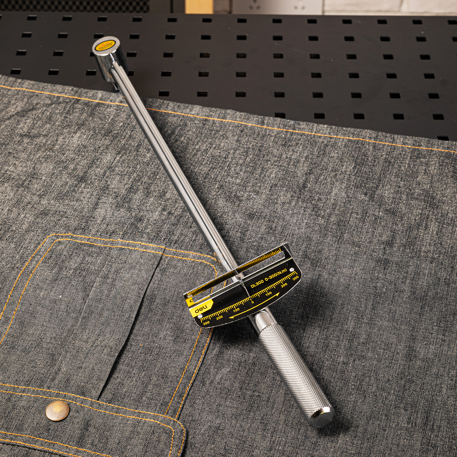 insulated Torque Wrench with adapter for tires