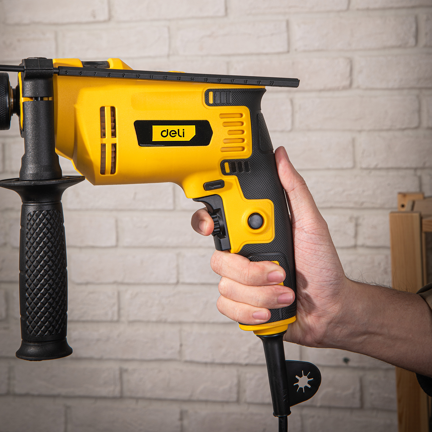 Portable electric drill with light for screws